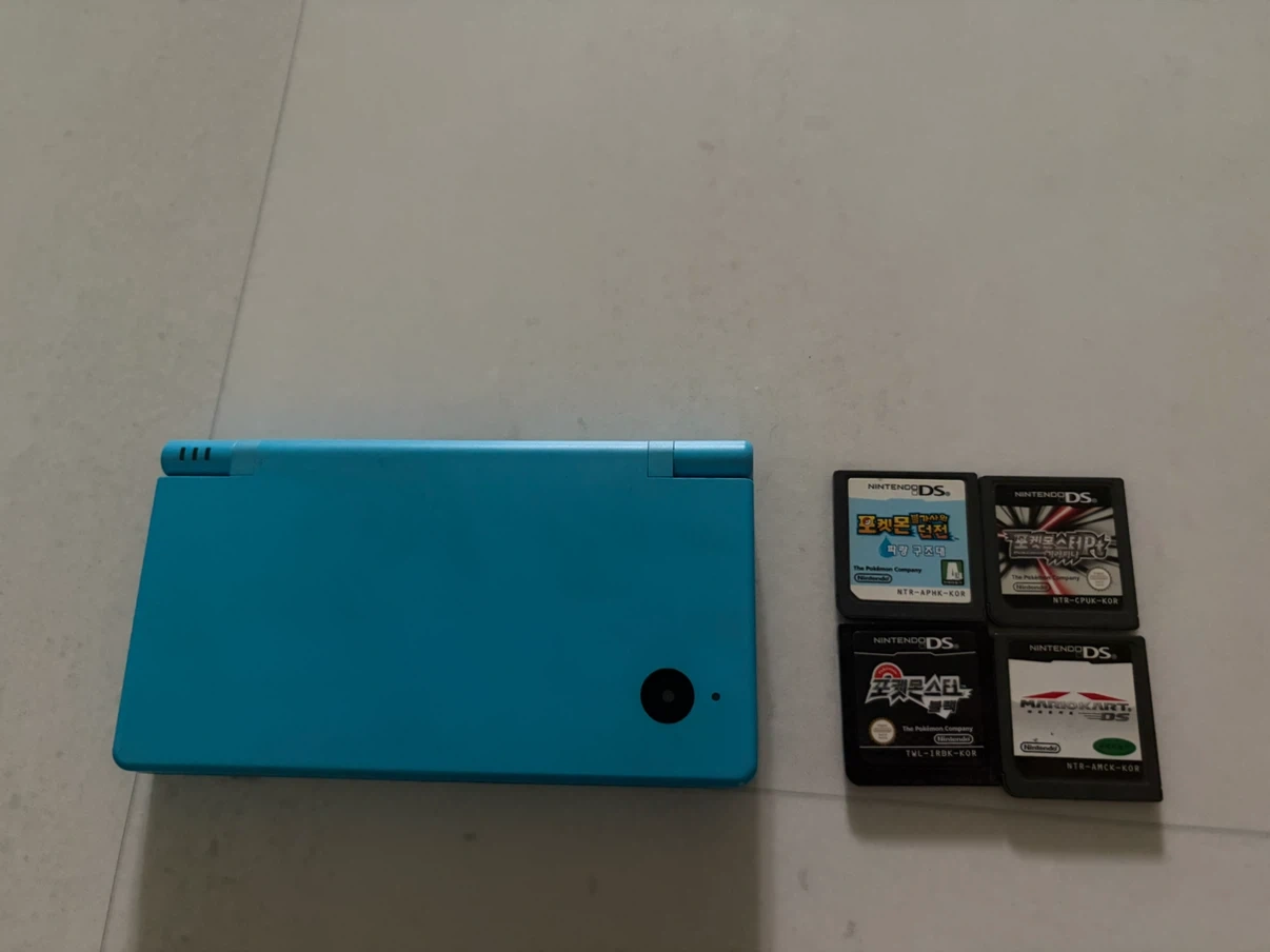닌텐도 DSi 라이트 블루 + 게임팩 4개