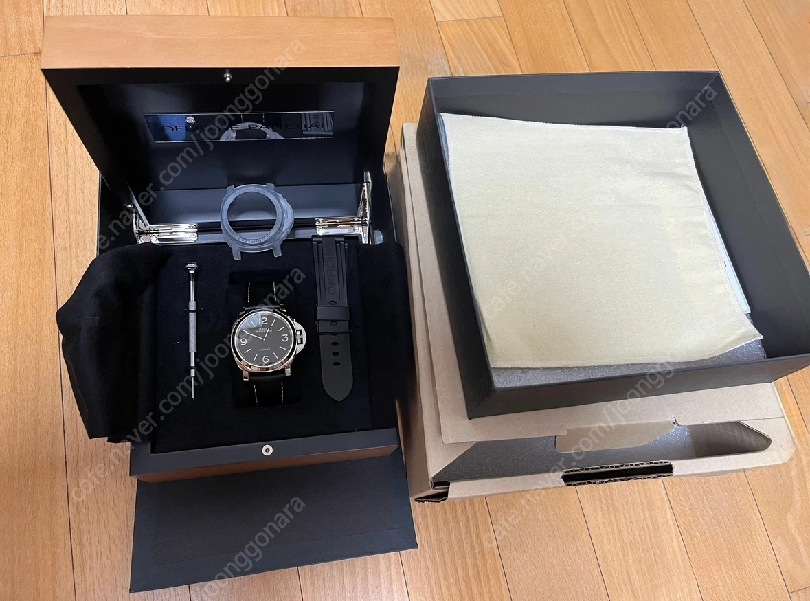 파네라이 PAM560 Luminor Base 8 Days 판매