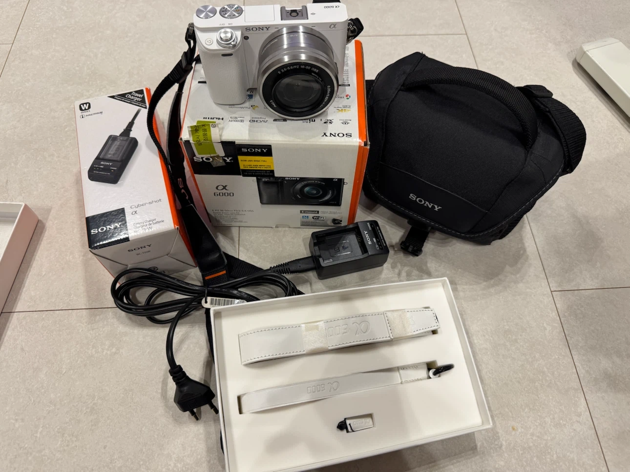 소니 알파 A6000 (화이트)