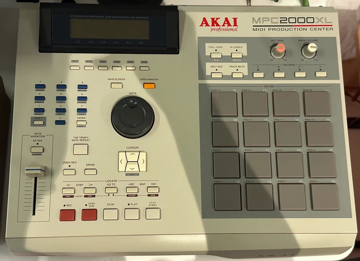 MPC2000XL Akai 엠피씨 mpc 2000 xl 샘플러 드럼머신