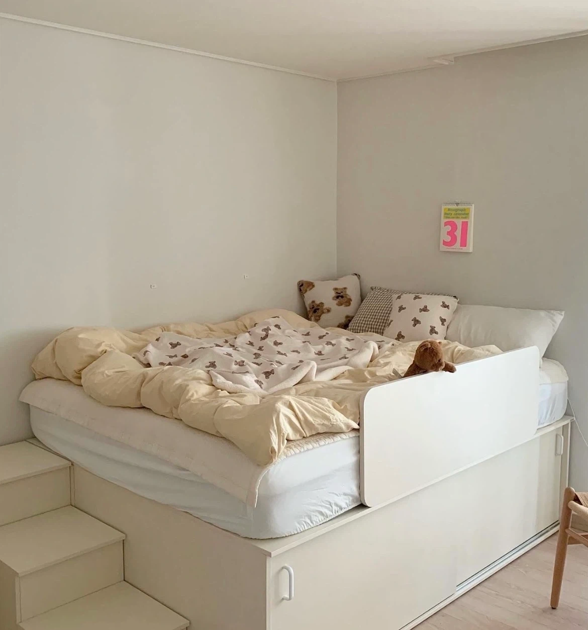 새상품 슬라이딩 수납 침대 프레임 Q
