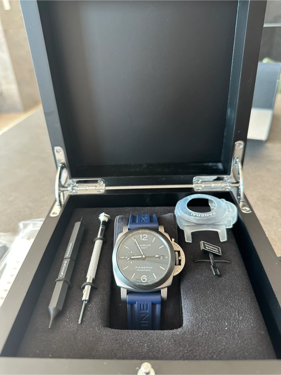 파네라이 GMT 티타늄 42MM