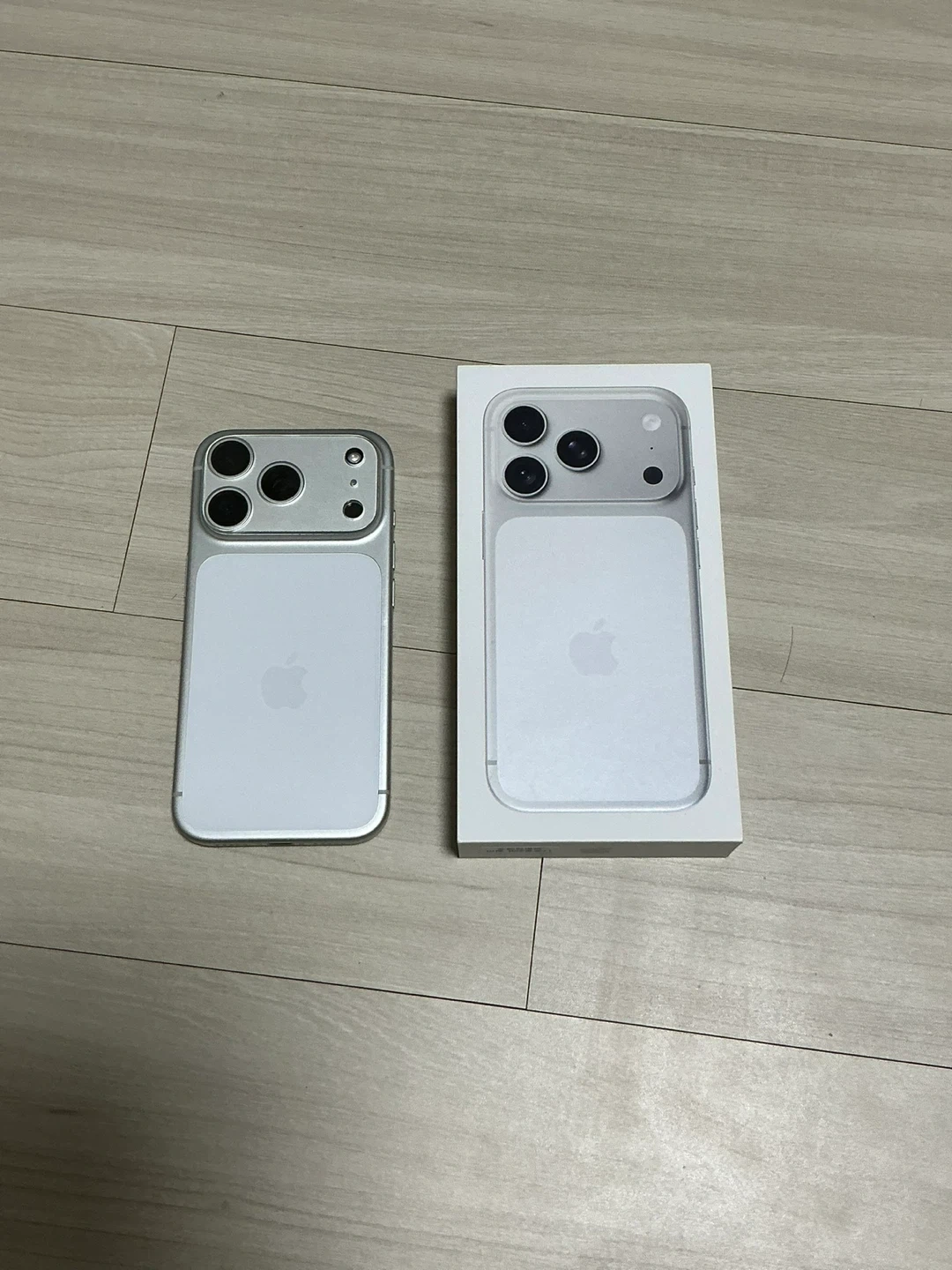 아이폰 17 프로 256GB 실버 풀박스 애케플