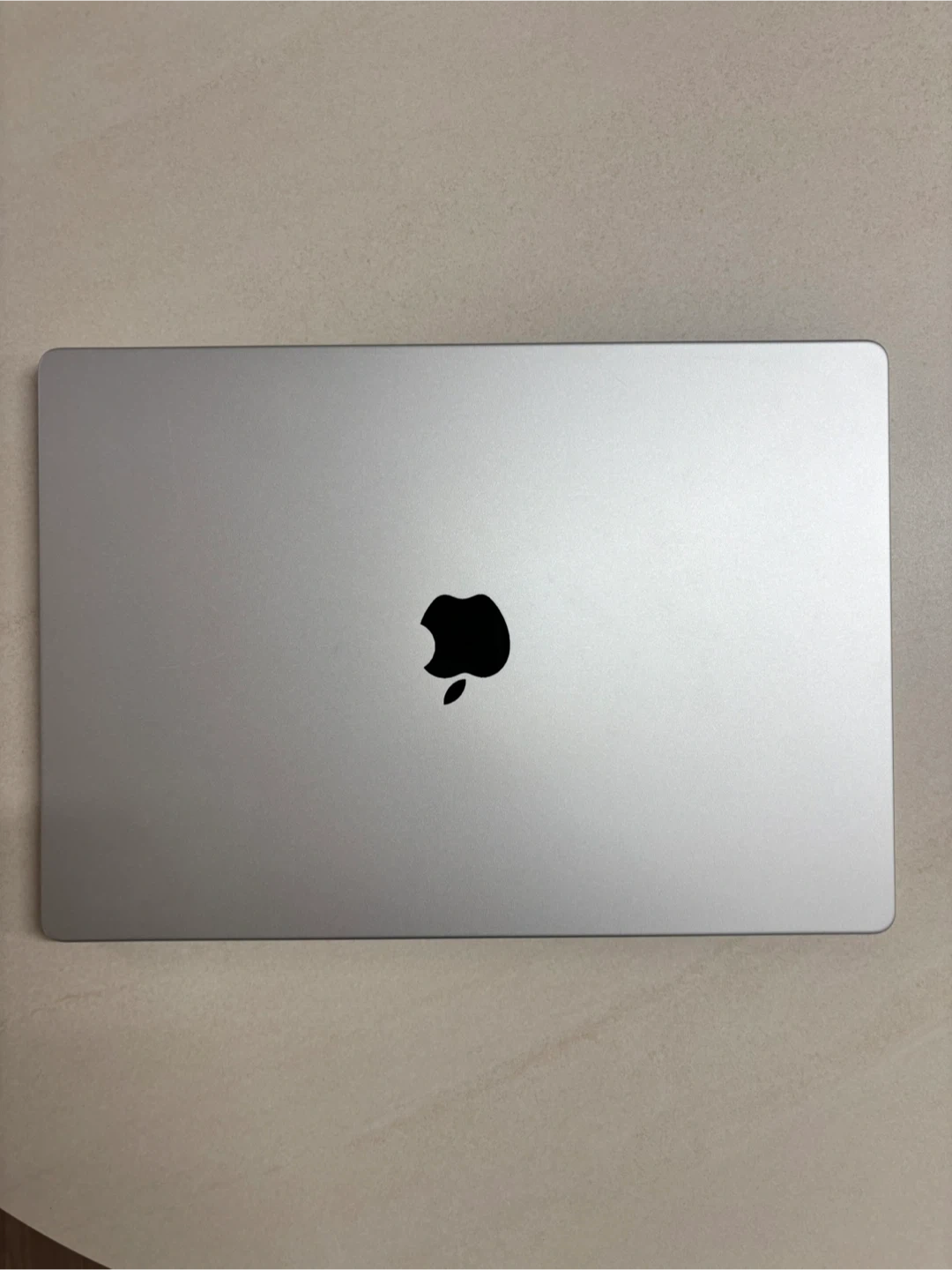 맥북프로 16인치 M4 Pro 실버 (48GB RAM, 맥세이프 충전기 및 케이블 포함)
