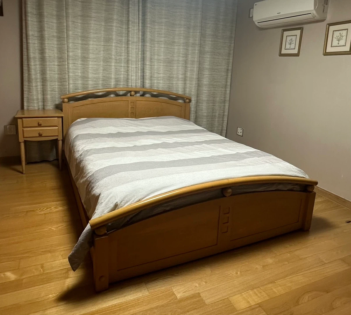Ethan Allen 원목 침대 프레임 퀸사이즈
