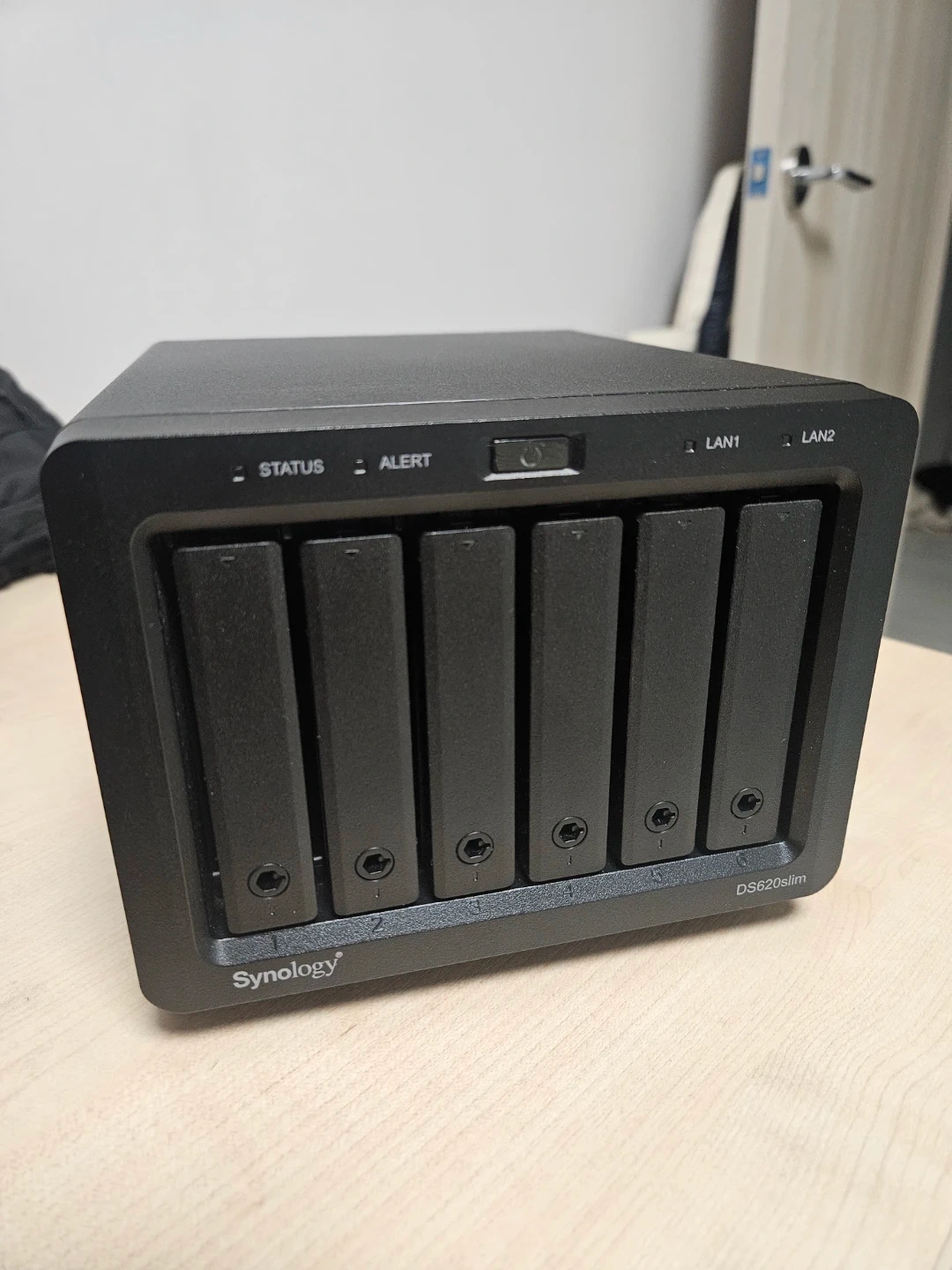 시놀로지 DS620slim 6베이 NAS