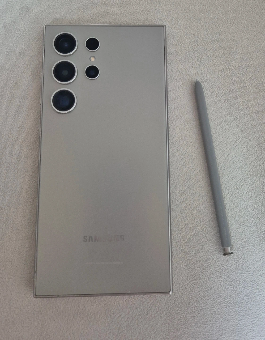 갤럭시 S24 울트라 256GB 판매합니다.