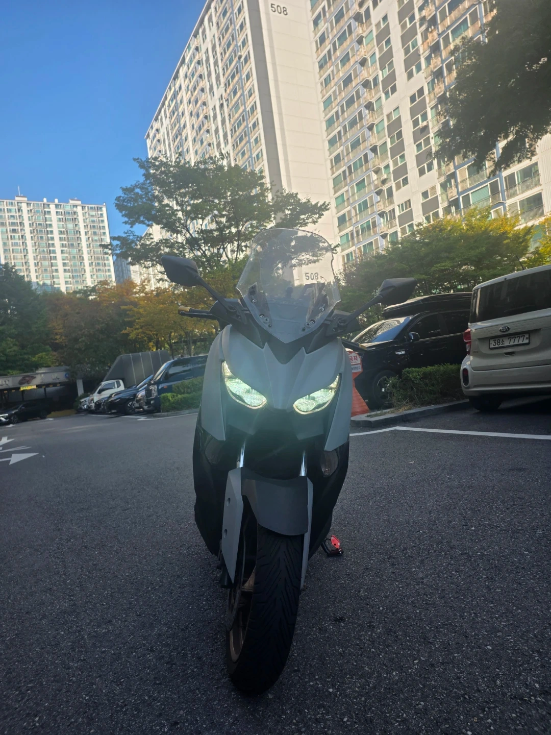 21년식 xmax300 묻따 판매합니다. 용품 다 드려요