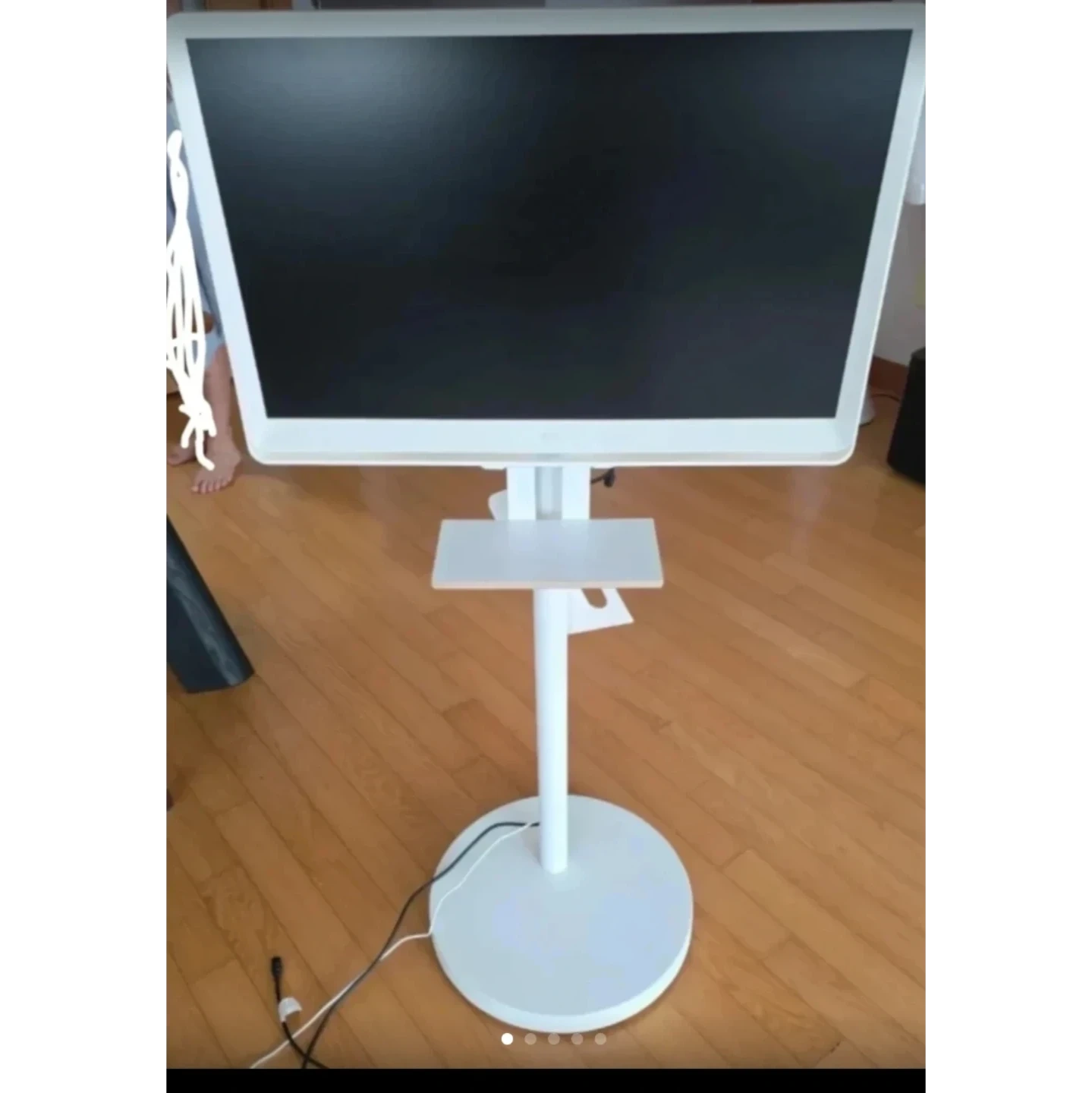 LG 룸앤tv 27LQ600SW 화이트. 2세대. 이동형거치대 포함. 캠핑