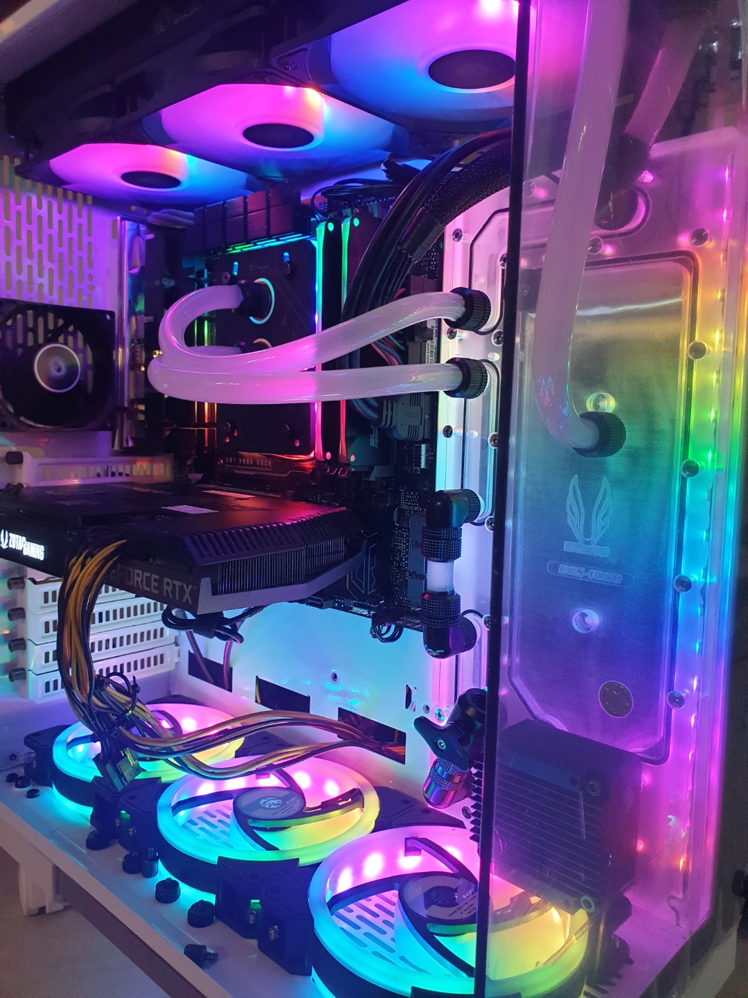 커스텀 수랭 고성능 게이밍 PC 본체입니다. 최신 AMD 라이젠 9600X CPU와 RTX 3070 | 디지털기기 | 당근 중고거래
