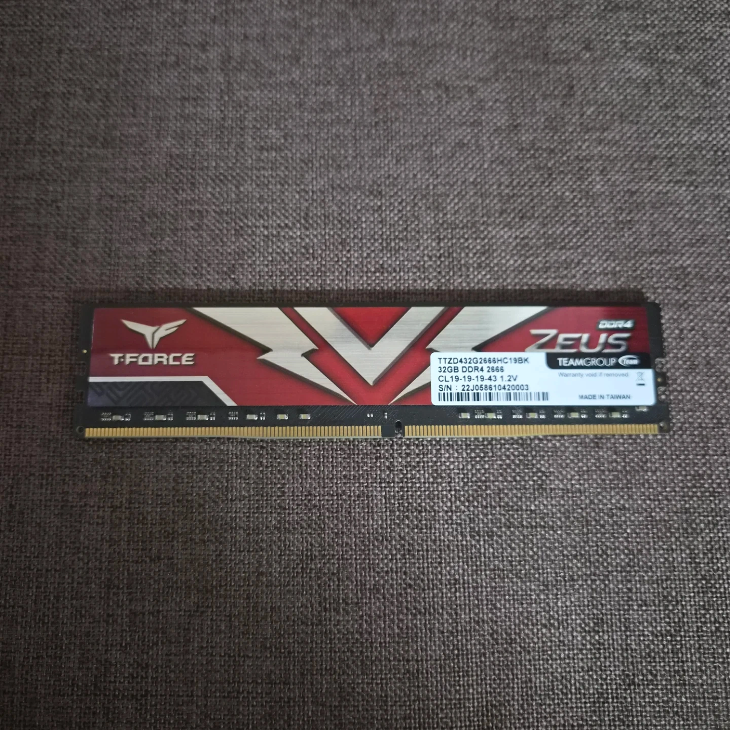 팀그룹 DDR4 32GB 데스크탑 램 판매합니다