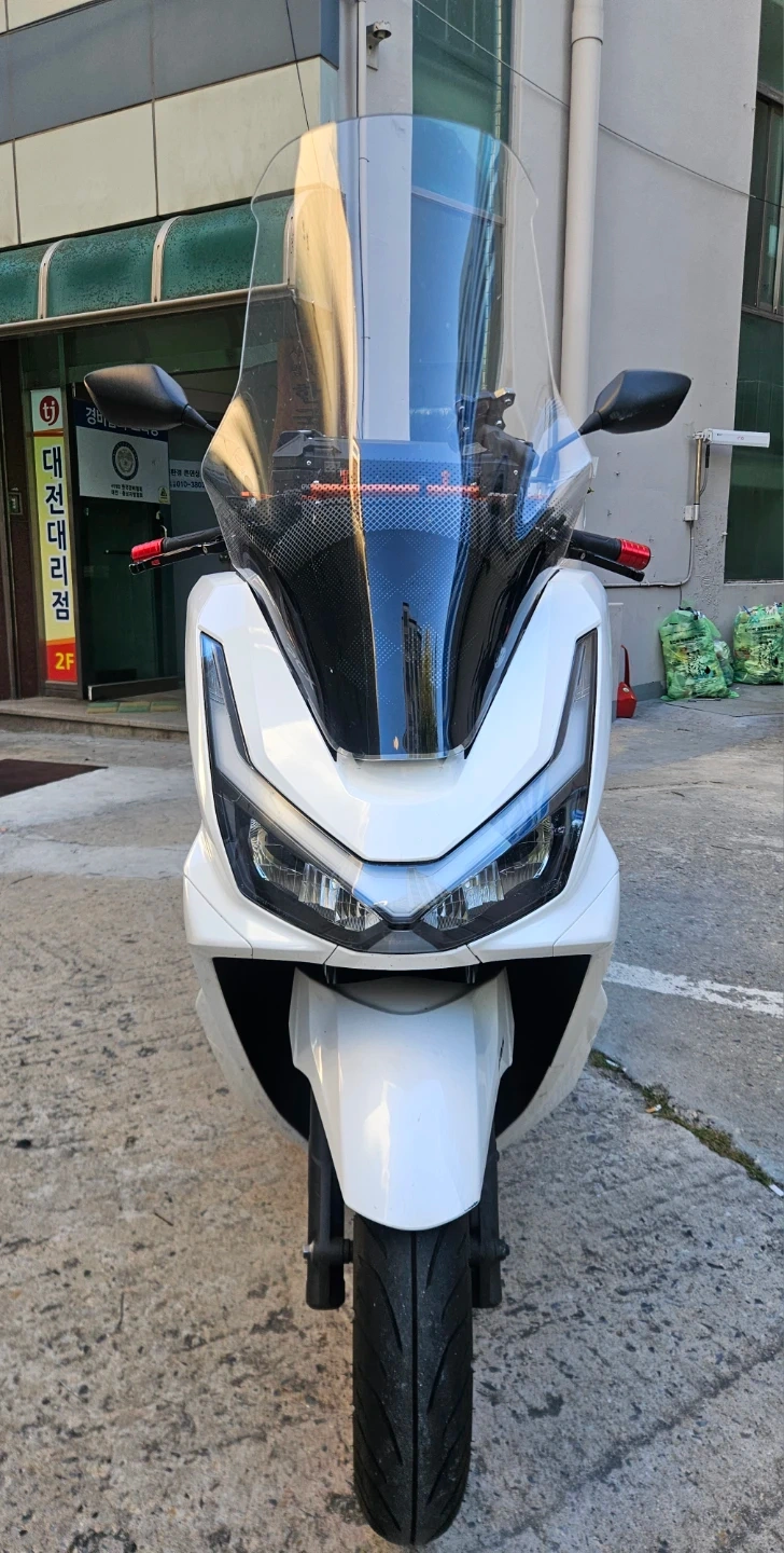 25년식 혼다 PCX125 화이트 팝니다