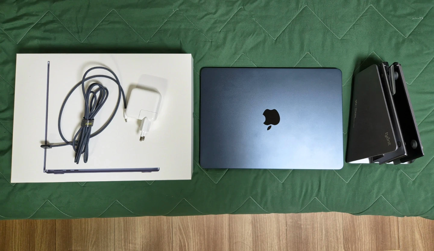 맥북 에어 M4 미드나이트 13인치 16GB 512GB (애케플, 독스테이션 포함)