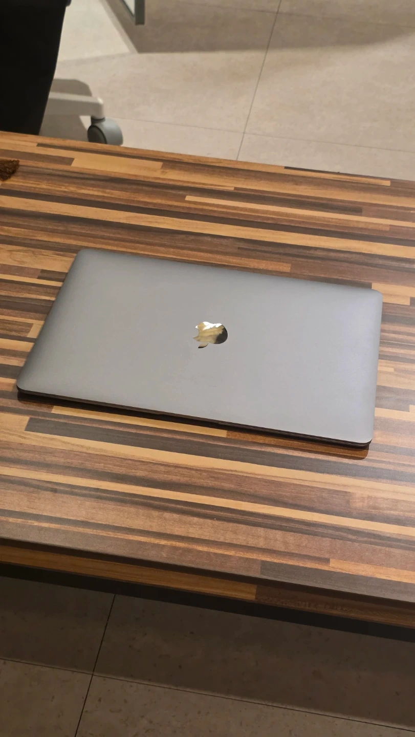 맥북 에어 13인치 256GB 급처분 (2019년 구매 / AZERTY 자판 / iCloud 해제완료)