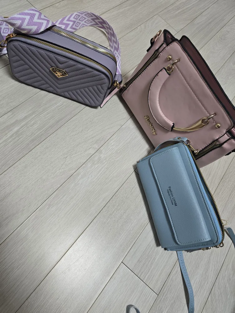 카드 두 장만 사려면 세 개의 중고 가방이 필요해요