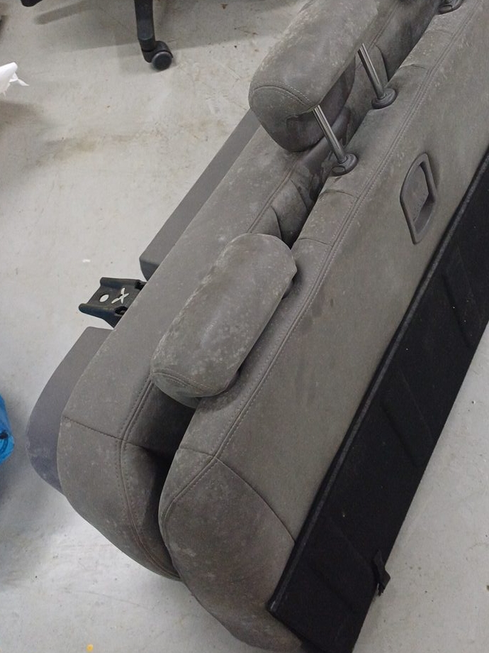 중고 차량 뒷좌석 시트