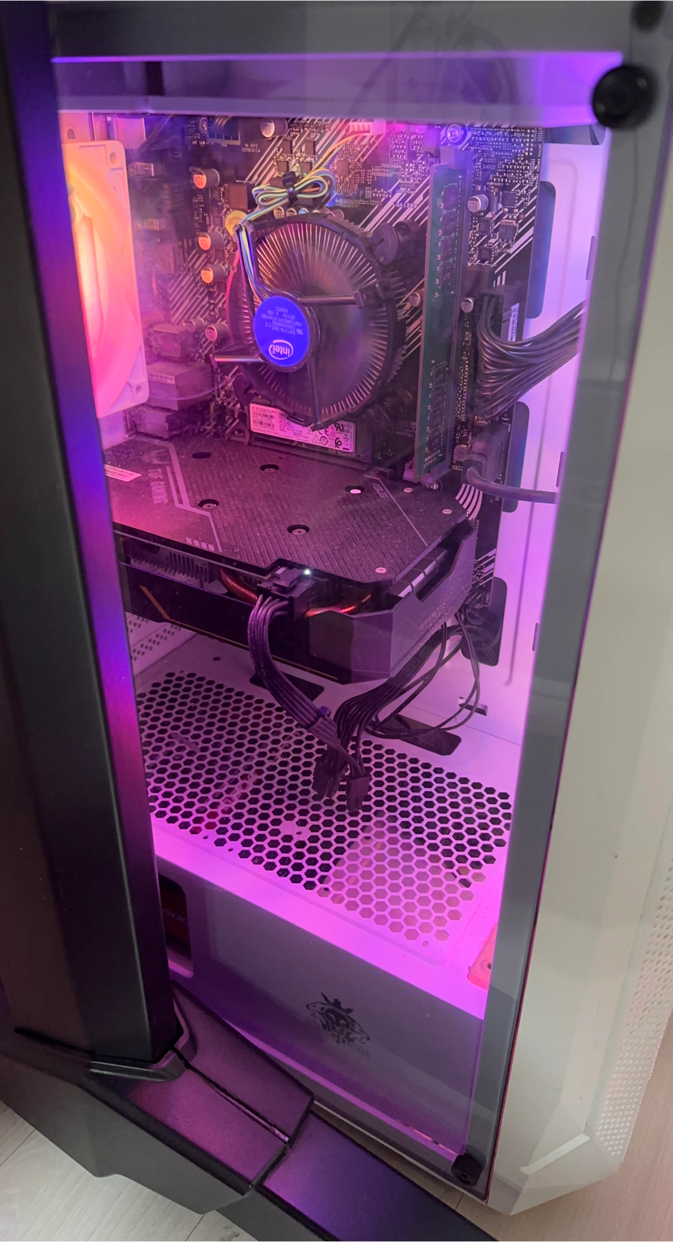 게이밍 데스크탑 중고 컴퓨터 PC 화이트