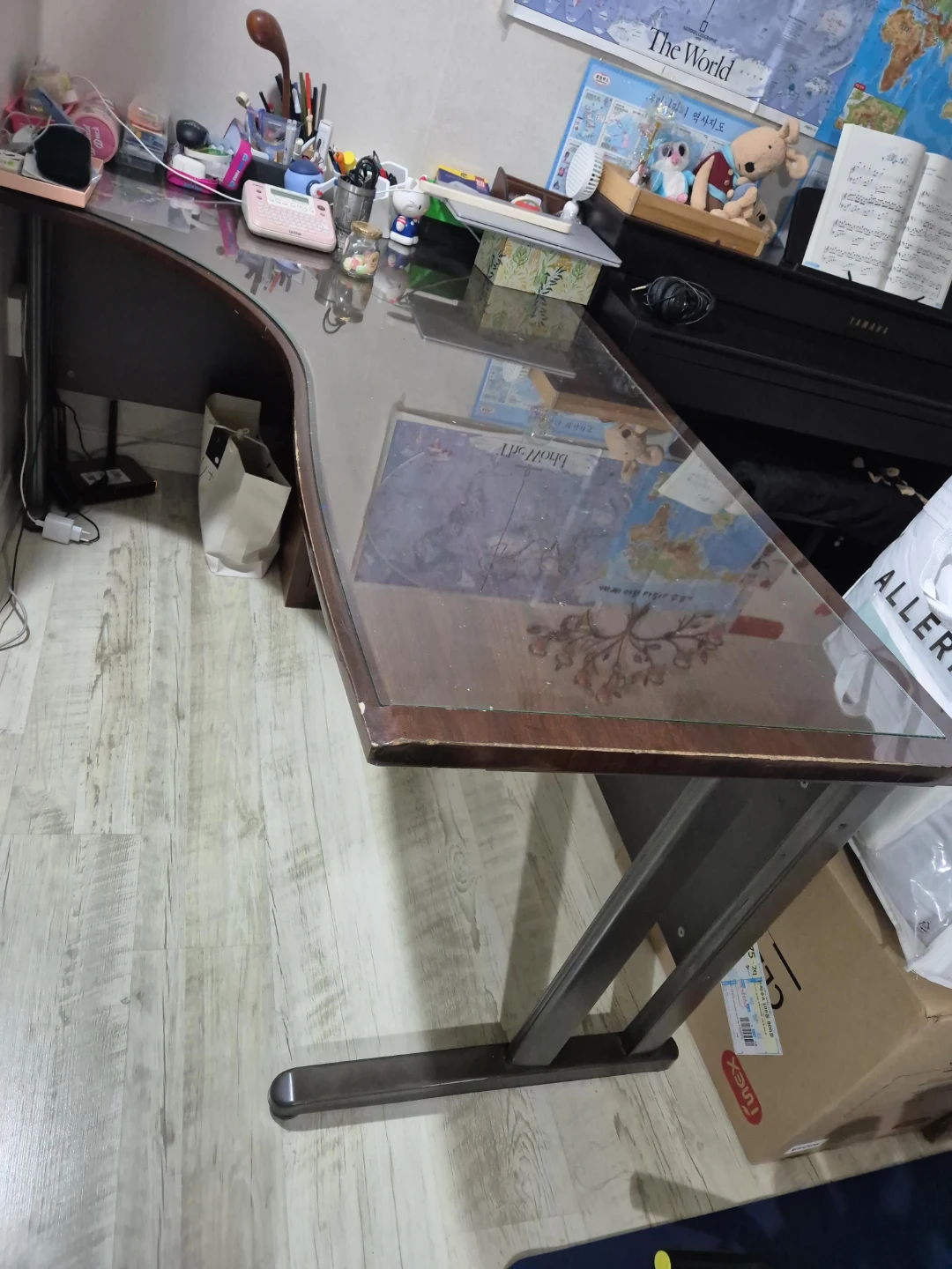 L자형 유리 상판 컴퓨터 책상