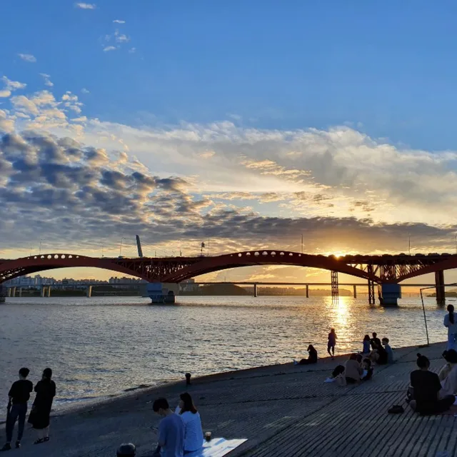 동동