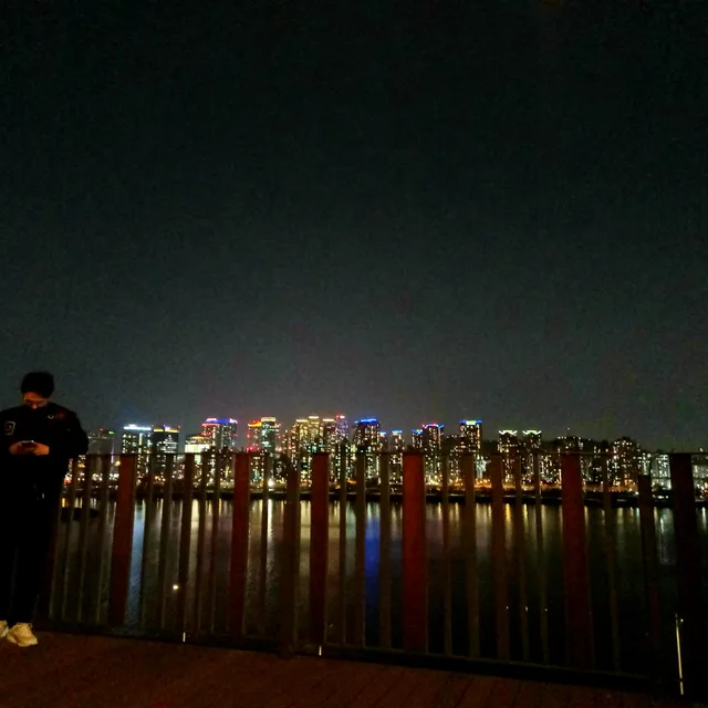 초연