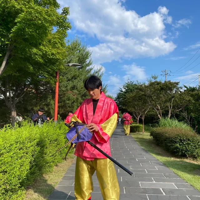 96년생입니다