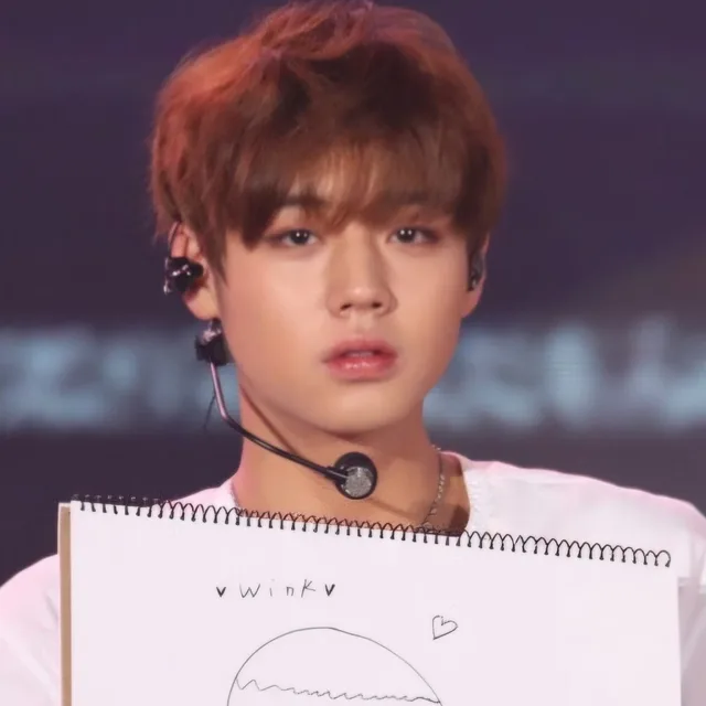 윙킁