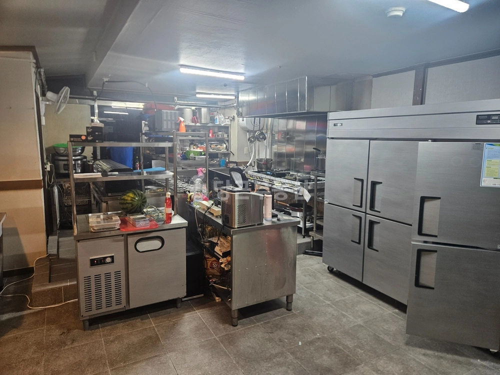 경상남도 창원시 성산구 중앙동 상가 사진 1