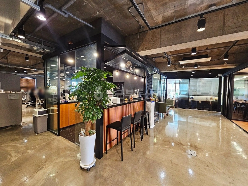 서울특별시 강남구 논현동 상가 사진 1