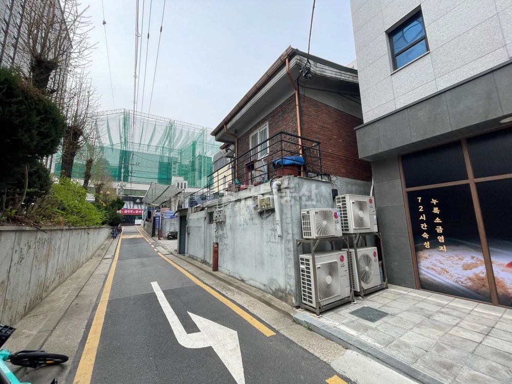 서울특별시 강남구 논현동 건물 사진 1