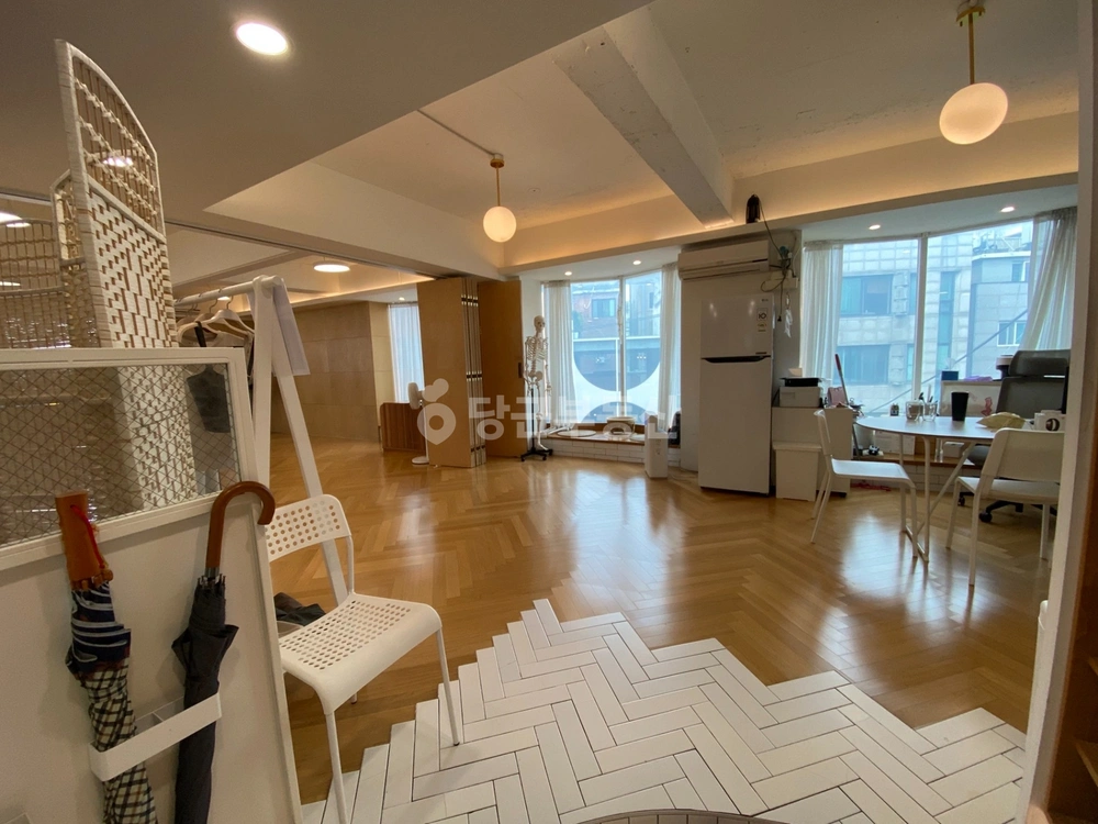 서울특별시 서대문구 창천동 상가 사진 1