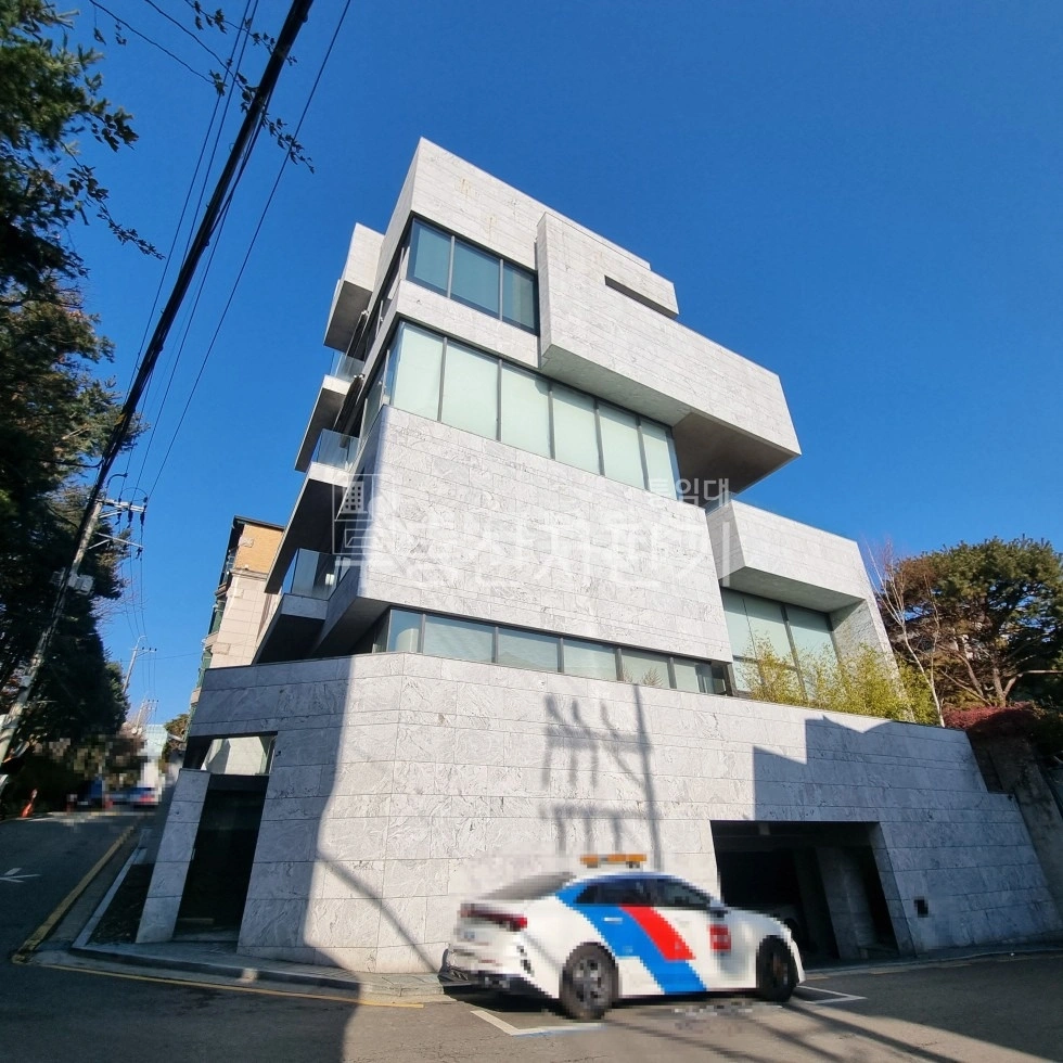 서울특별시 강남구 논현동 건물 사진 1