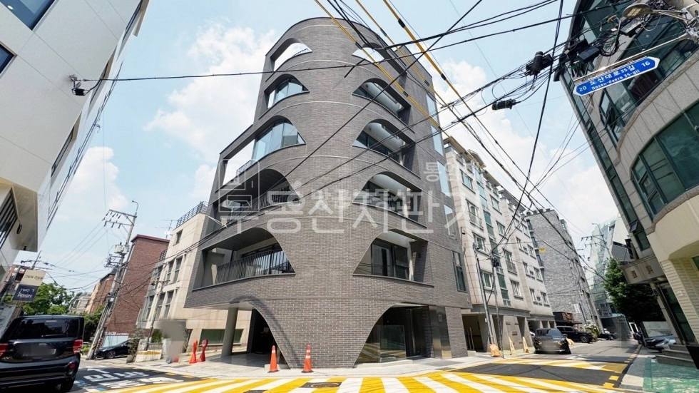 서울특별시 강남구 신사동 건물 사진 1