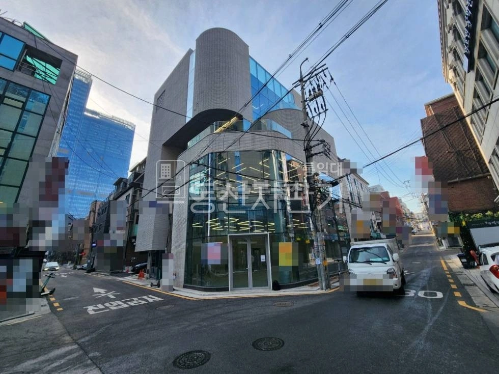 서울특별시 강남구 역삼동 건물 사진 1