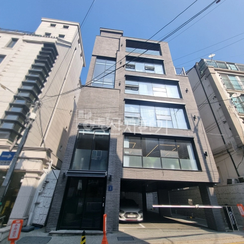 서울특별시 강남구 논현동 건물 사진 1