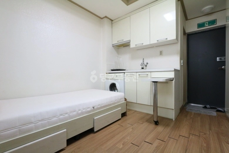 서울특별시 강남구 논현동 원룸 사진 1