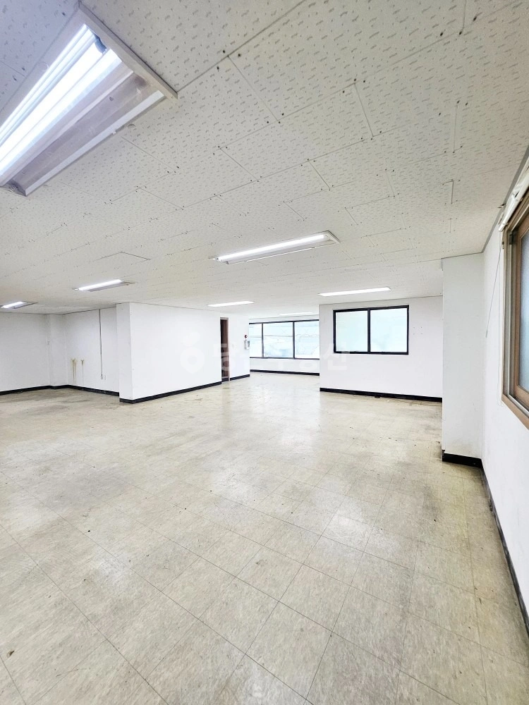 경기도 수원시 권선구 곡반정동 상가 사진 1