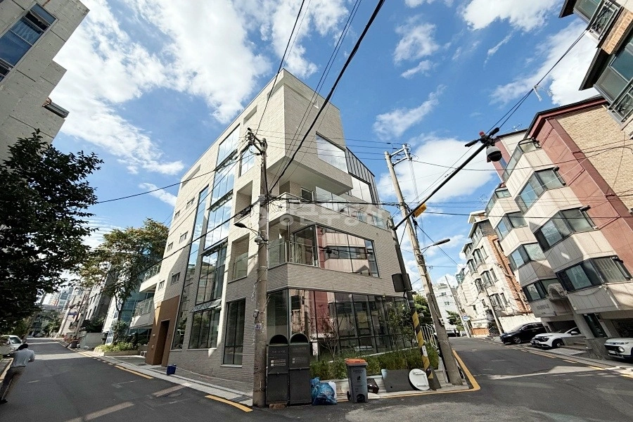 서울특별시 강남구 역삼동 건물 사진 1