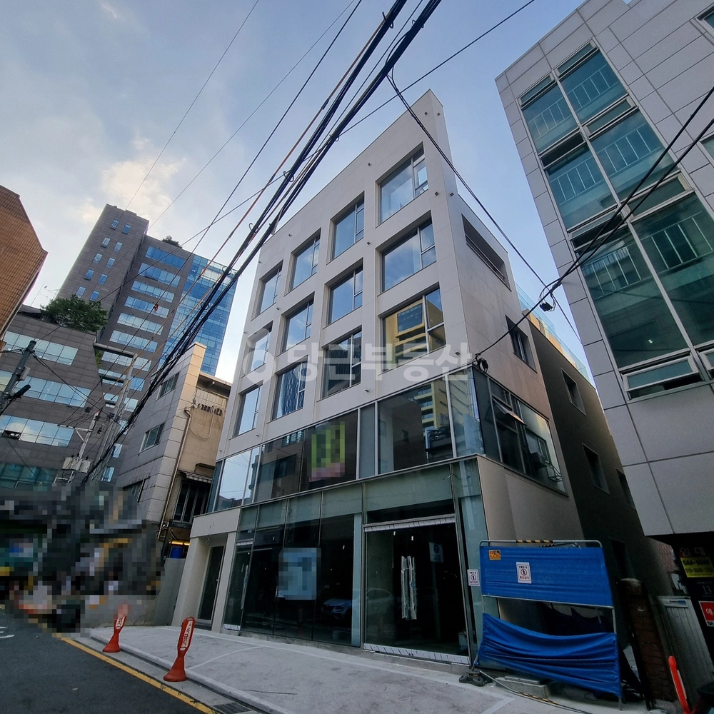 서울특별시 강남구 신사동 건물 사진 1