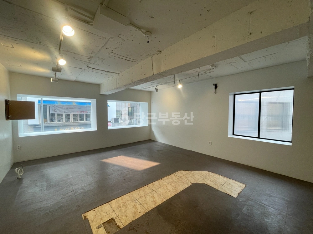서울특별시 서대문구 창천동 상가 사진 1
