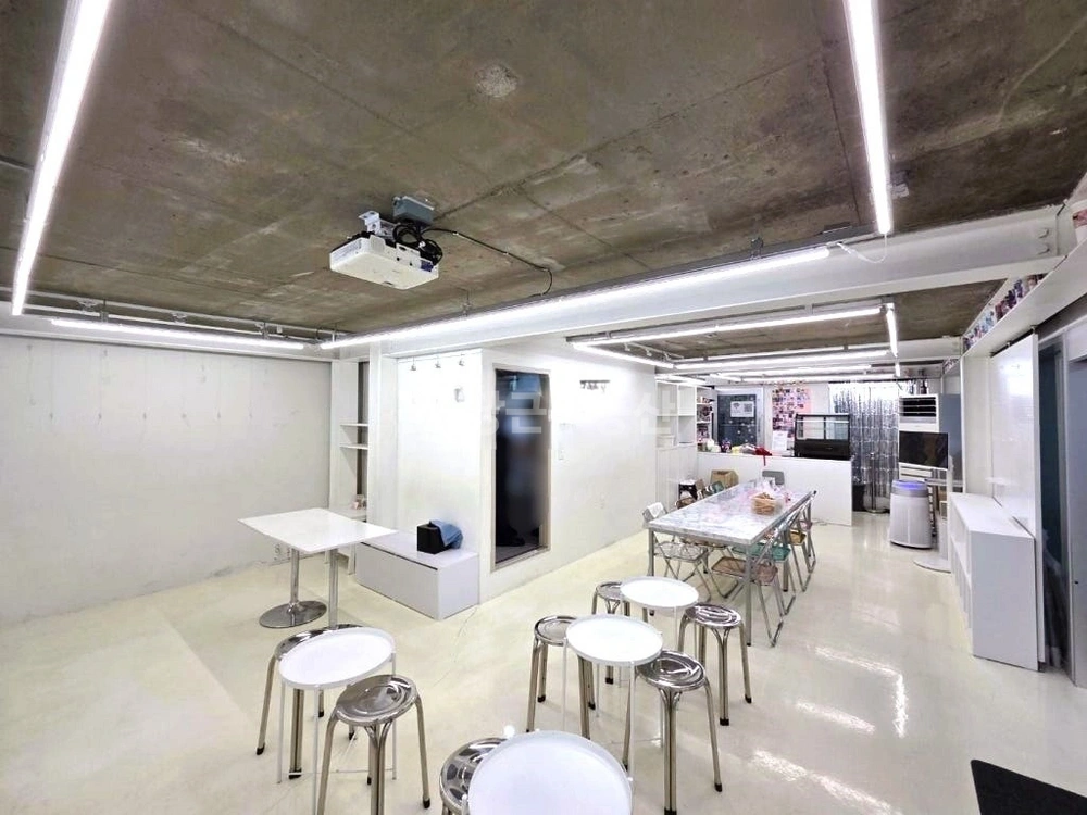 서울특별시 마포구 서교동 상가 사진 1