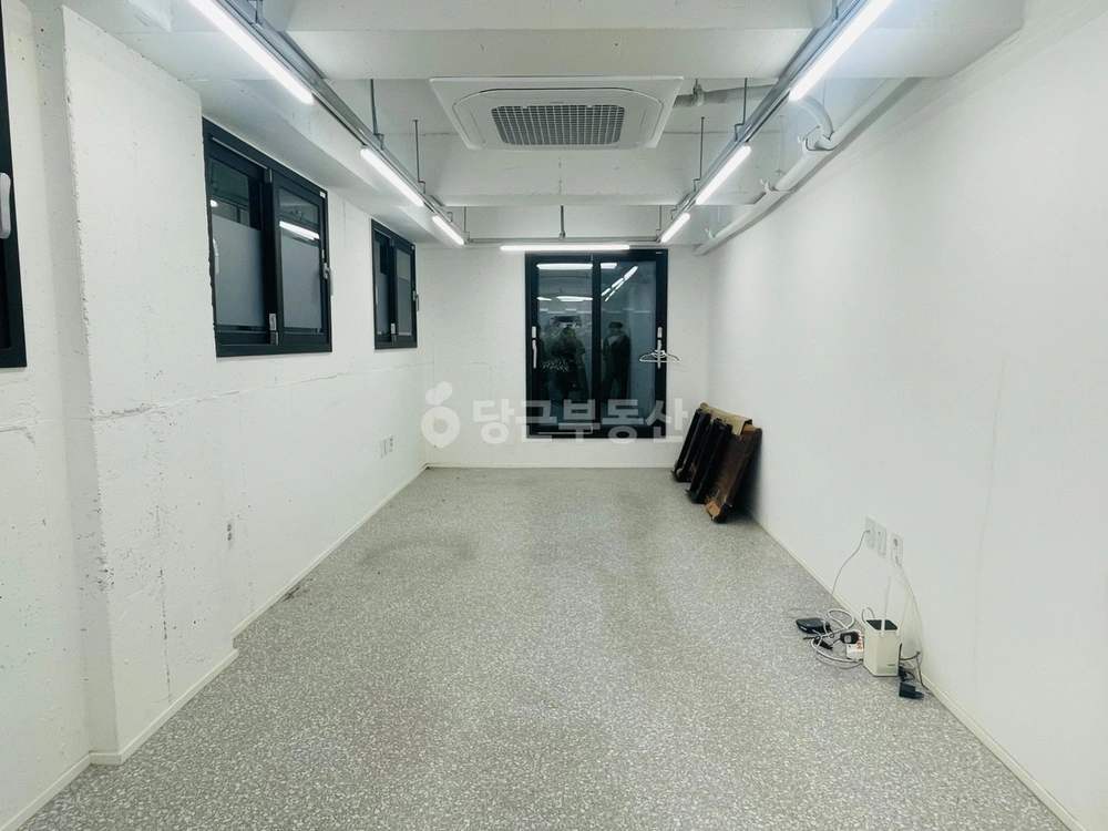서울특별시 서대문구 창천동 상가 사진 1