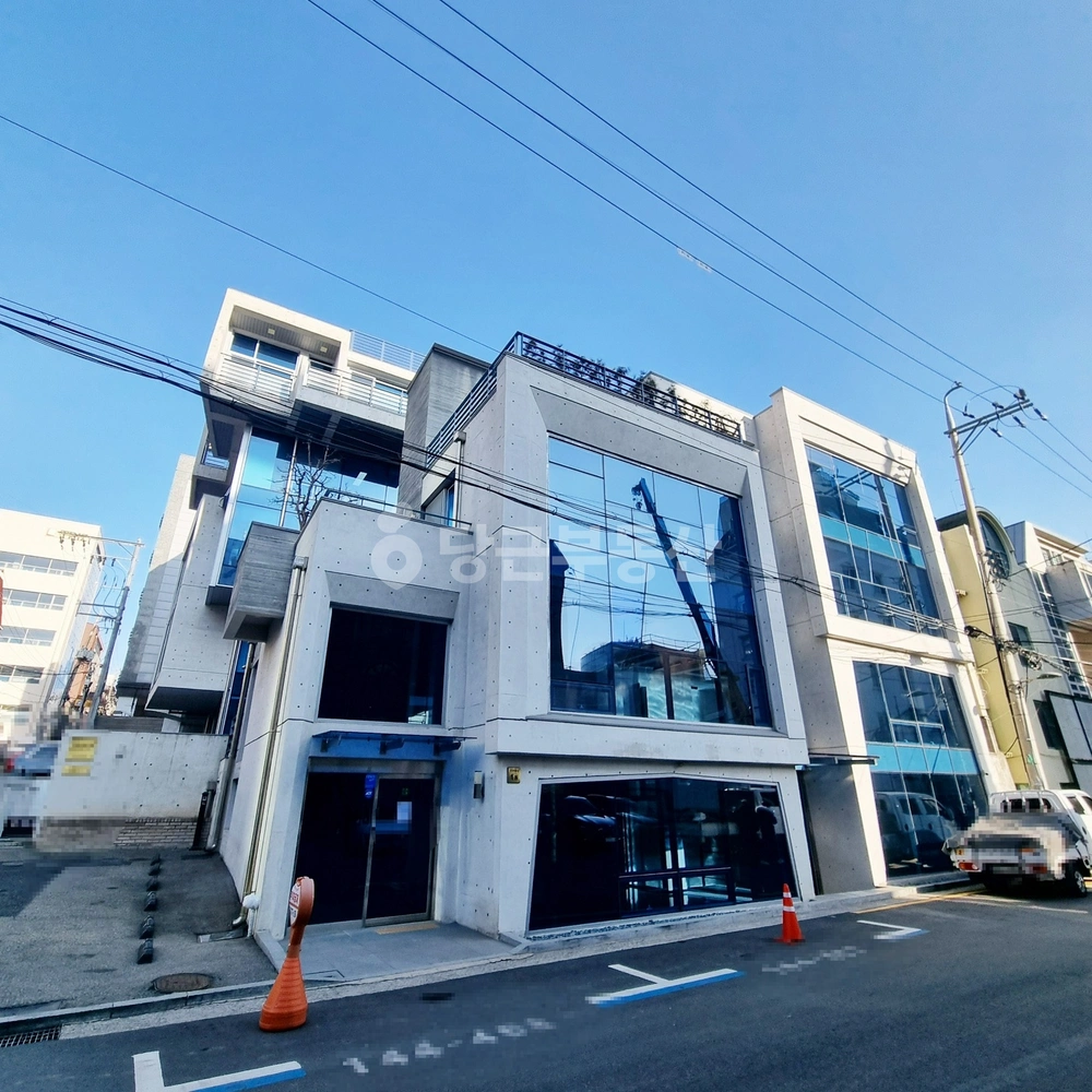 서울특별시 강남구 논현동 건물 사진 1