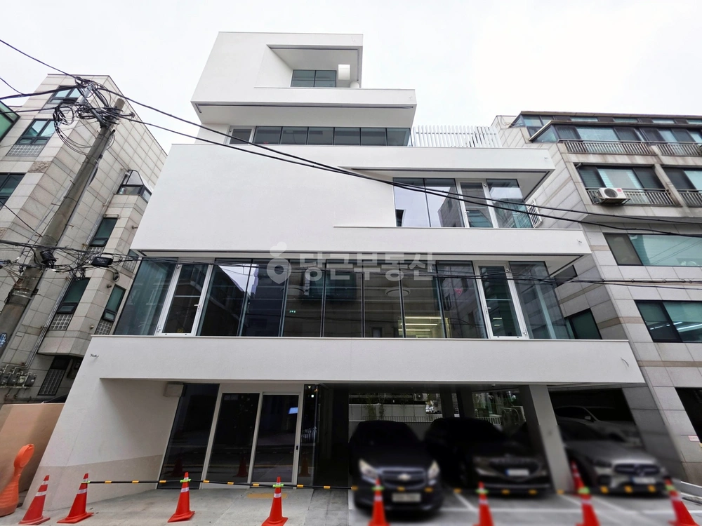 서울특별시 강남구 신사동 건물 사진 1