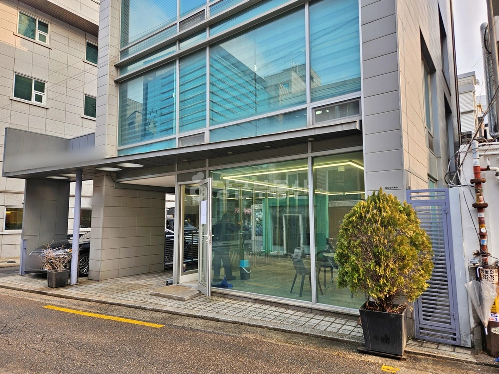 서울특별시 마포구 동교동 상가 사진 1