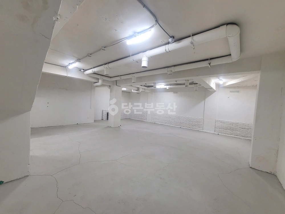 서울특별시 서대문구 창천동 상가 사진 1
