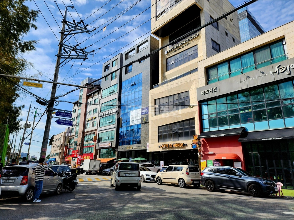 경기도 수원시 영통구 매탄동 건물 사진 1