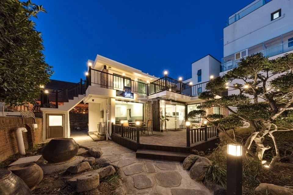전남광주통합특별시 동구 동명동 상가 사진 1