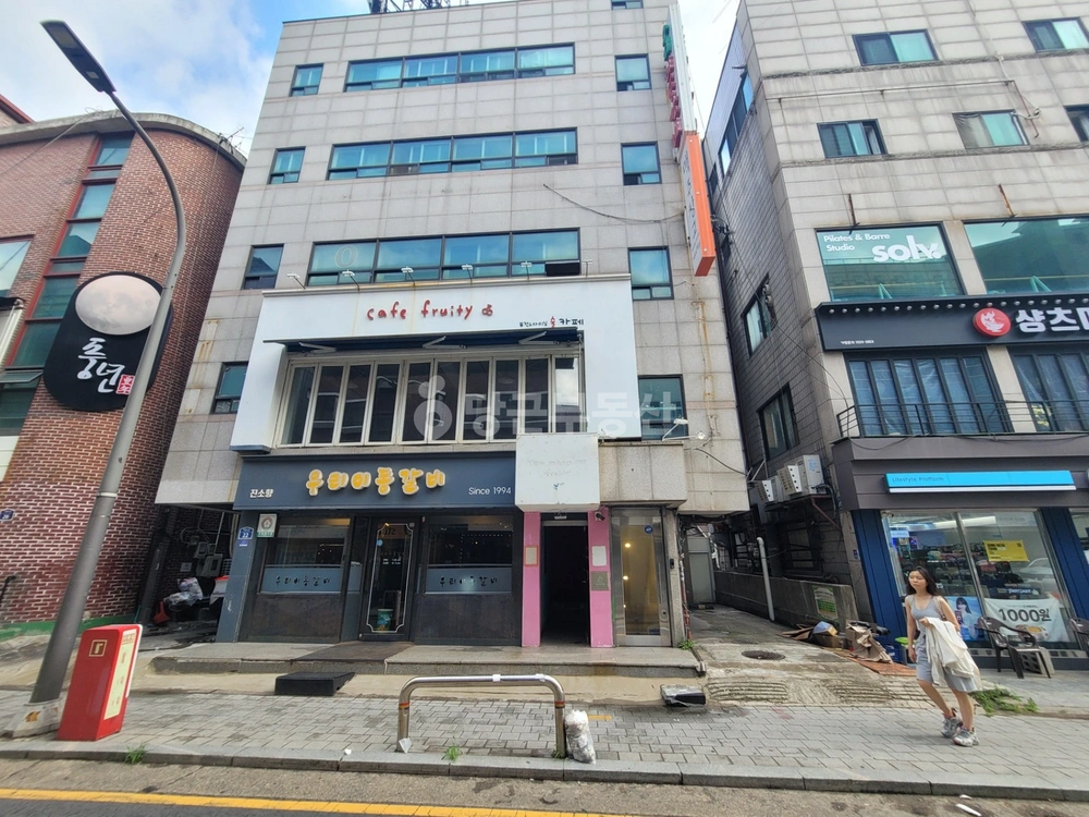 서울특별시 서대문구 창천동 상가 사진 1