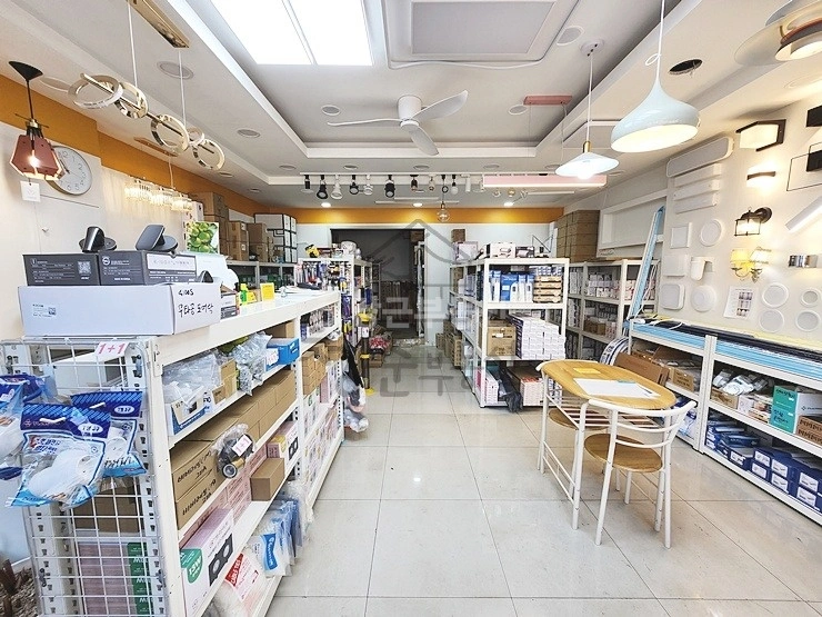 대전광역시 서구 월평동 상가 사진 1
