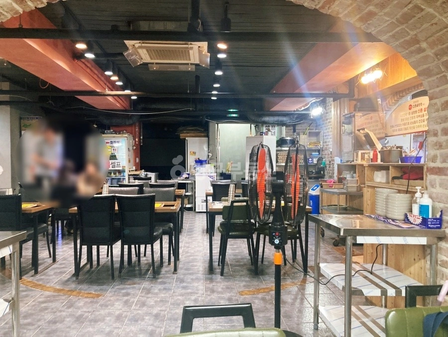 서울특별시 서대문구 창천동 상가 사진 1